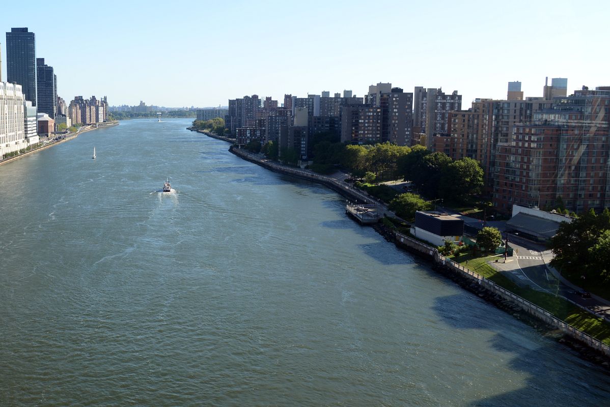 13 New York City Roosevelt Island Tramway Looking To East River and Roosevelt Island